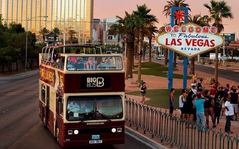 Ônibus panorâmico passeando por Las Vegas