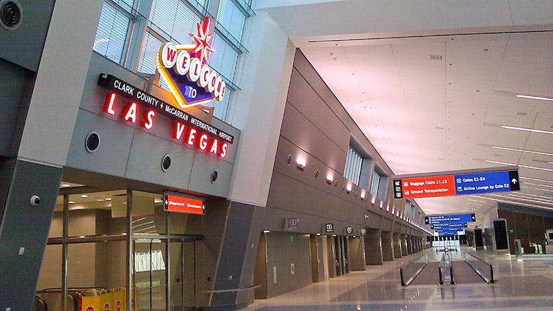 Interior do Aeroporto Internacional McCarran em Las Vegas