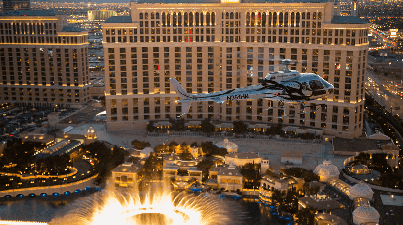 Passeio de helicóptero à noite em Las Vegas