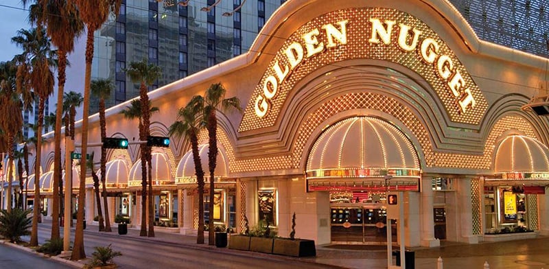 Fachada do Golden Nugget, o primeiro hotel de Las Vegas