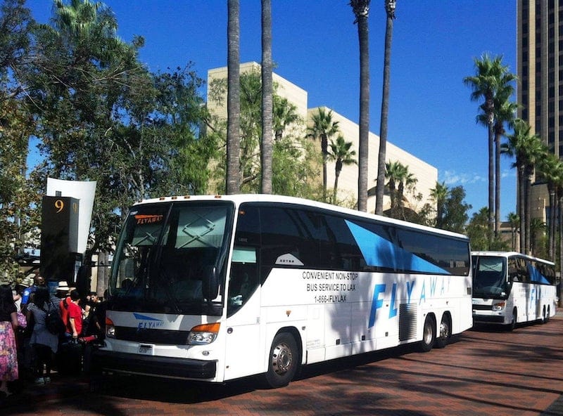 Ônibus FlyAway em Los Angeles