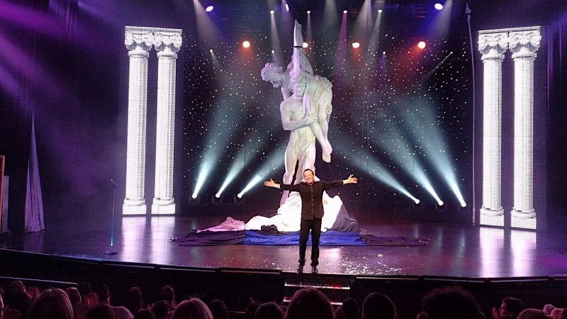 Nathan Burton em seu show de mágica em Las Vegas