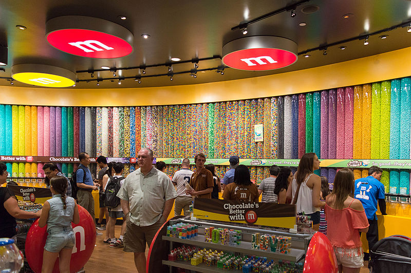Interior da loja M&M's World em Las Vegas