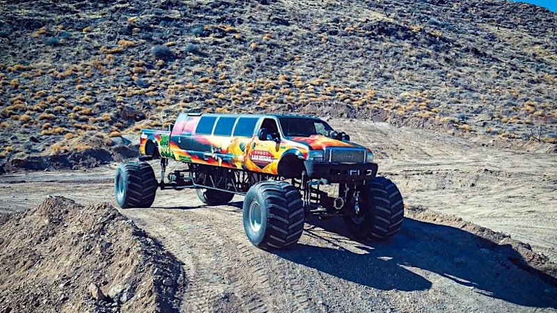 Monster truck no deserto de Las Vegas