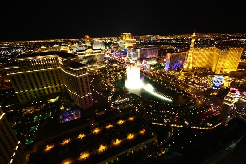 Las Vegas vista do alto e à noite