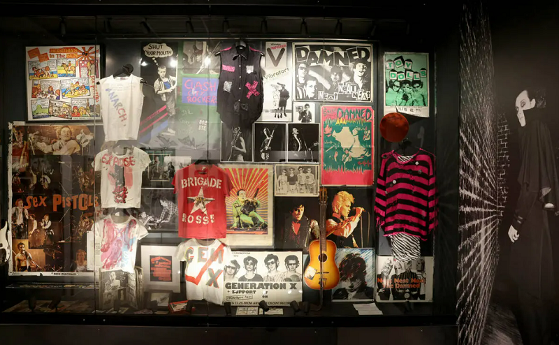Objetos expostos no Museu do Punk Rock em Las Vegas