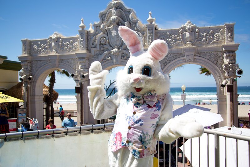 Comemoração de Páscoa na praia La Jolla em San Diego