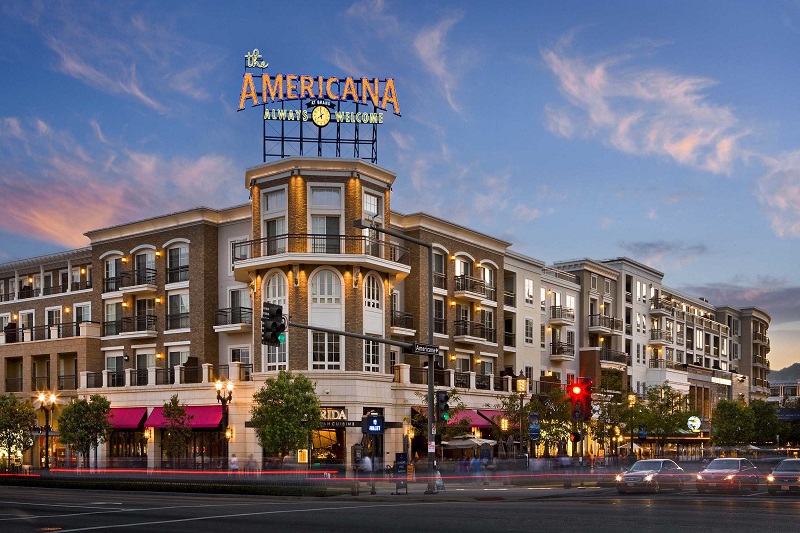 Shopping The Americana at Brand em Los Angeles