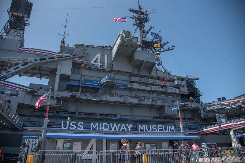 Fachada do USS Midway Museum em San Diego